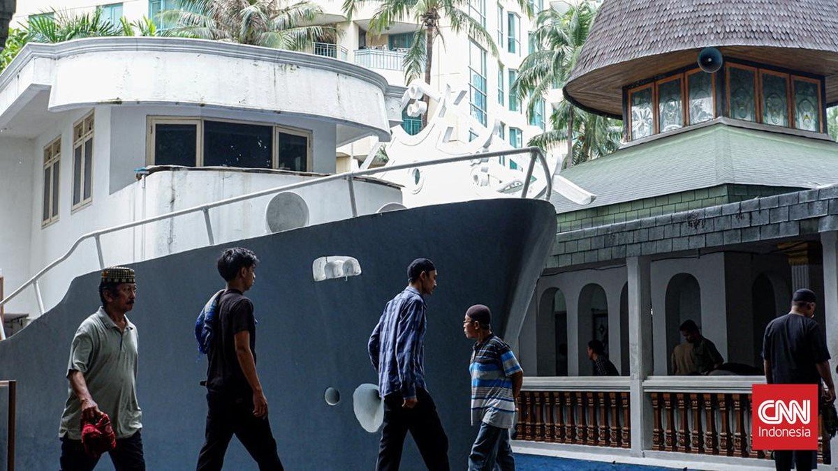 FOTO: Berburu Kedamaian Lewat Tadarus di Masjid Perahu Tebet