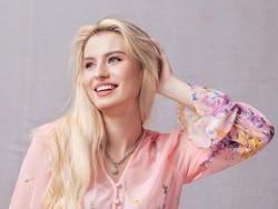 Istri Robby Shine Syukuran 4 Bulan Kehamilan Anak Ketiga