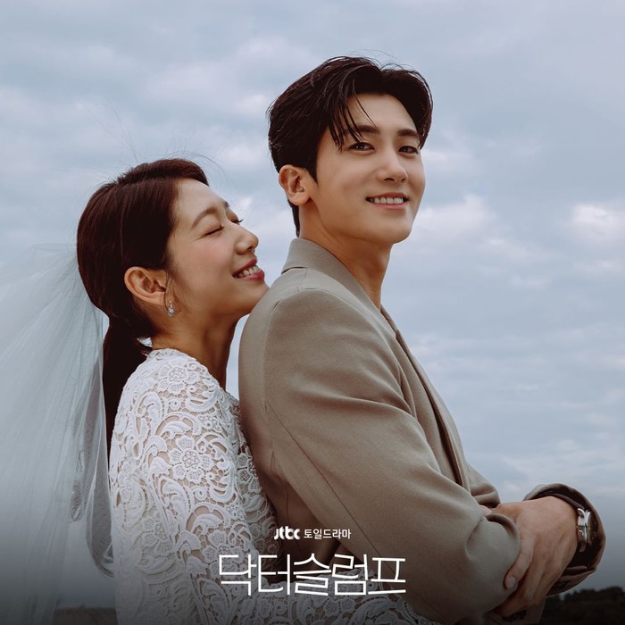 The audience was immersed in the excited interactions and sweet chemistry between Park Shin Hye and Park Hyung Sik.  Starting from enemies and friends, then getting married, the two of them look happy in a series of pre-wedding photos/ Photo: instagram.com/jtbcdrama