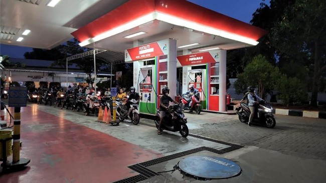 Percepatan pembayaran dana kompensasi BBM atas kekurangan penerimaan akibat penetapan harga jual eceran Minyak Solar dan Pertalite itu sebesar Rp43,52 triliun.