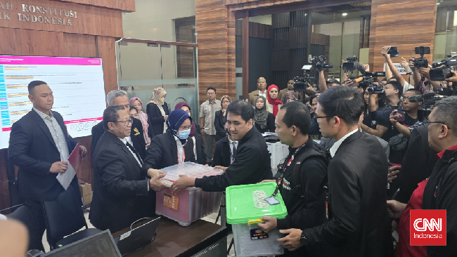 TPN Ganjar Pranowo dan Mahfud MD resmi menggugat hasil Pilpres 2024 lewat pendaftaran PHPU 2024 ke MK, sore ini.