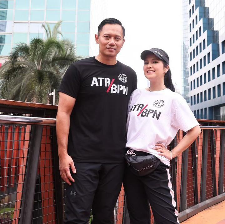 <p>Di sela waktu menjalankan tanggung jawab bersama Ikawati, Annisa tetap menyempatkan diri mendampingi suaminya. Sejak Agus Harimurti terjun ke dunia politik, Annisa memang selalu berada di samping sang suami, memberikan dukungan penuh terhadap pilihan hidup suaminya. (Foto: Instagram @annisayudhoyono)</p>