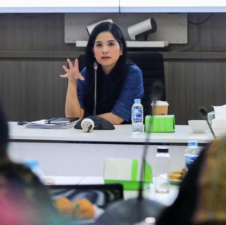 <p>Sejak sang suami dilantik, Annisa mulai menjalankan tugas resmi sebagai Pembina Ikawati (Ikatan Istri Karyawan dan Karyawati ATR/BPN). Melalui unggahan di media sosial, Annisa kerap membagikan rutinitas barunya ini, Bunda. (Foto: Instagram @annisayudhoyono)</p>