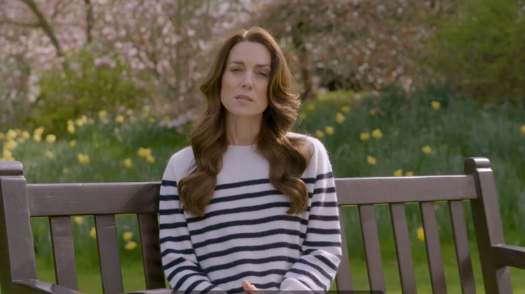 Kate Middleton Princess of Wales mengakhiri semua spekulasi dan rumor liar tentangnya, yang selama ini tak menampakkan diri melalui sebuah video singkat di media sosial. Kendati begitu, sebagian warganet masih tidak percaya dan mengklaim kalau itu hasil kecerdasan buatan (AI).