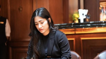 img-title Viral Video Wanita Nangis di Makam Stevie Agnecya, Icha Annisa: Yakin Itu Saya?