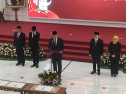 Lantik Anggota KPU, Hasyim Ingatkan Jangan Tergoda-Takut Tekanan