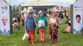 PLN Berikan 1.000 Paket Sembako Murah ke Masyarakat Lombok Tengah