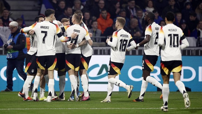 Julian Nagelsmann resmi mengumumkan 27 nama pemain sementara timnas Jerman untuk Euro 2024. Sejumlah pemain bintang tuan rumah tidak dibawa Nagelsmann.