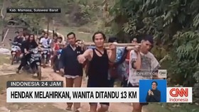 VIDEO: Wanita Hendak Melahirkan, Ditandu Sejauh 13 Km