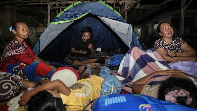 Gelombang Penyakit Mengintai Pengungsi Gempa Bawean