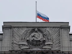 Bendera Rusia Setengah Tiang Buntut Serangan di Moskow Renggut 137 Jiwa