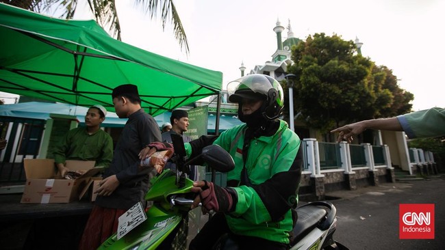 FOTO: Berbagi Takjil di Bulan Suci Ramadan