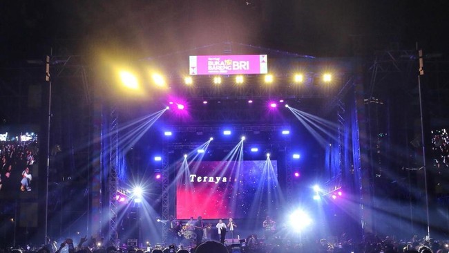 BRI menggelar 'KapanLagi Buka Bareng BRI Festival 2024' yang menghadirkan panggung hiburan dan berbagai tenant kuliner untuk berbuka puasa.