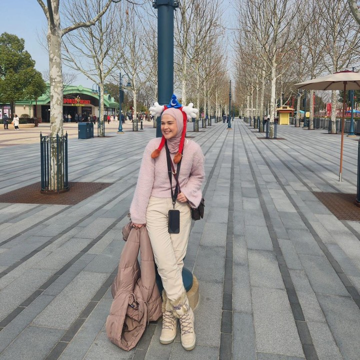 <p>Cut Meyriska berhasil menurunkan berat badan hingga mencapai 11 kg lho, Bunda. Hal itu ia ungkapkan saat mengikuti acara buka bersama para sahabat. (Foto: Instagram @cutratumeyriska)</p>