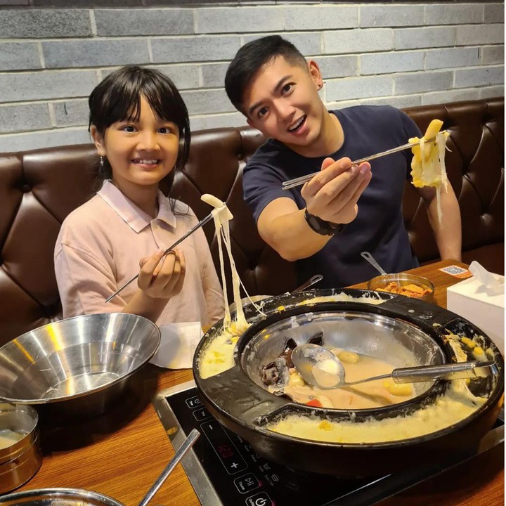 <p>Pada 27 Juli 2013, anak perempuan Nicky Tirta yang bernama Naara Ellyna Tirta dilahirkan. Di tahun ini, Ellyna pun akan genap berusia 11 tahun. (Foto: Instagram: @ellynatirta)</p>