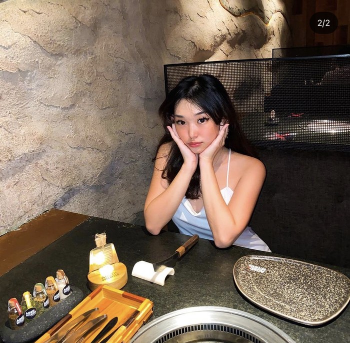 Gaya Livy Renata Saat Makan di Kaki Lima hingga Soba di Jepang