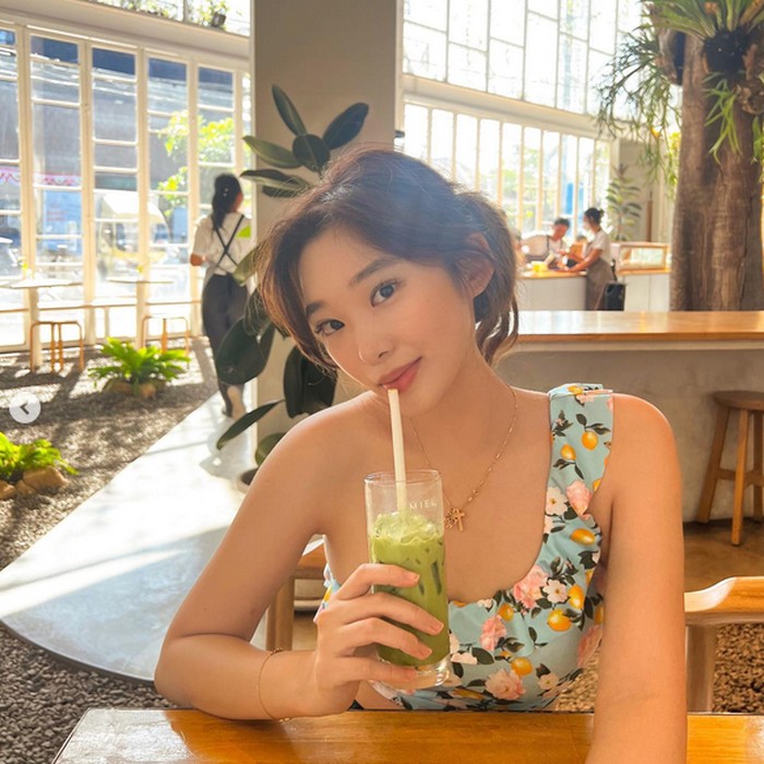 Gaya Livy Renata Saat Makan di Kaki Lima hingga Soba di Jepang