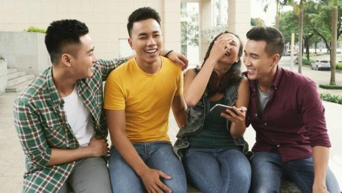 Ilustrasi Sekelompok Orang Sedang Bercanda Gurau /Foto: Freepik/pressfoto