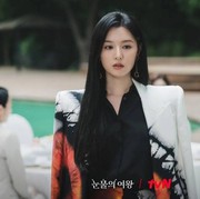 Jadi Dokter Militer hingga CEO, Ini 6 Transformasi Peran Aktris Cantik Kim Ji Won di Drama Korea