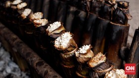 FOTO: Melongok Lemang, Kudapan Gurih Khas Ramadhan