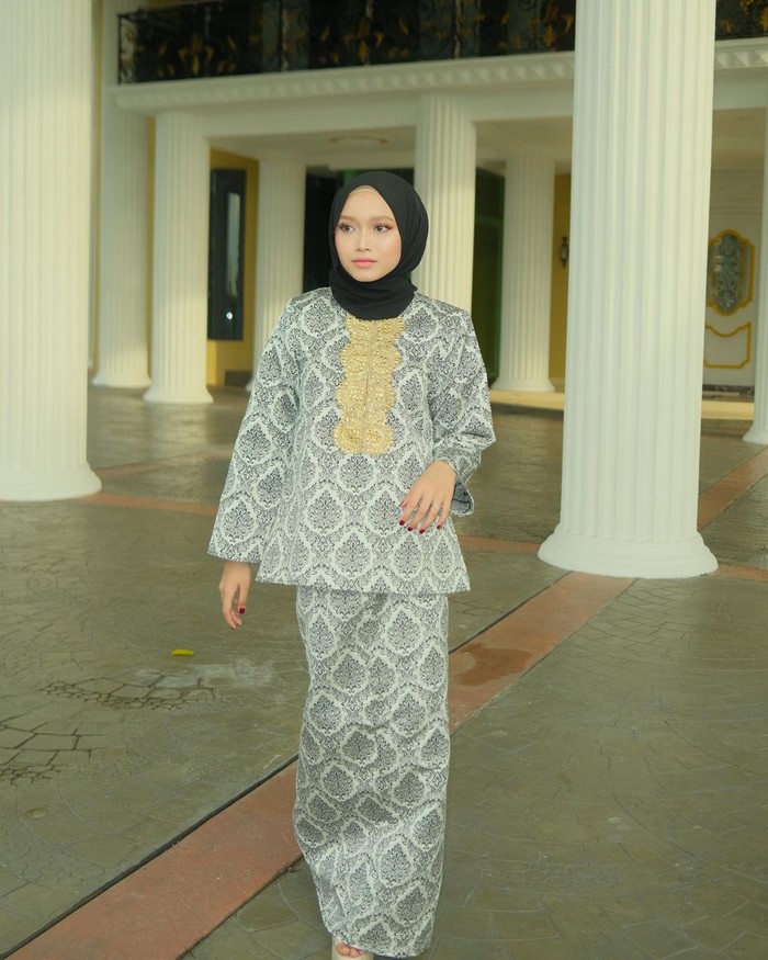 5 Inspirasi Baju Kurung Seleb Malaysia untuk Rayakan Lebaran