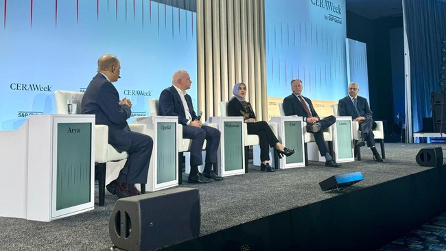 Pertamina mengungkapkan strategi pertumbuhan ganda untuk energi nasional dalam forum nternasional CERAWeek di Houston, Amerika Serikat.