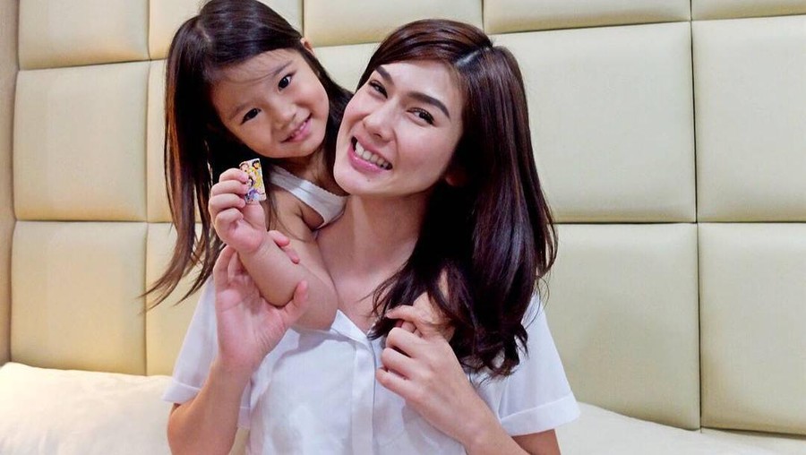 Stevie Agnecya dan putri sulungnya, Drucilla Kalea Arifin