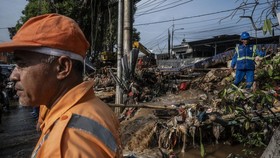 Tembok di Pasar Minggu Jebol Saat Hujan Deras
