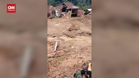 VIDEO: Banjir Bandang & Longsor Terjang Kampung Gintung Bandung Barat