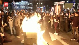 VIDEO: Pedemo Anti-Netanyahu Bentrok dengan Polisi di Tel Aviv Israel