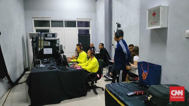 Anggota Komite Wasit PSSI Jimmy Napitupulu menyebut wasit-wasit Indonesia sudah mendapat lampu hijau dari FIFA untuk menggunakan VAR di Liga 1.