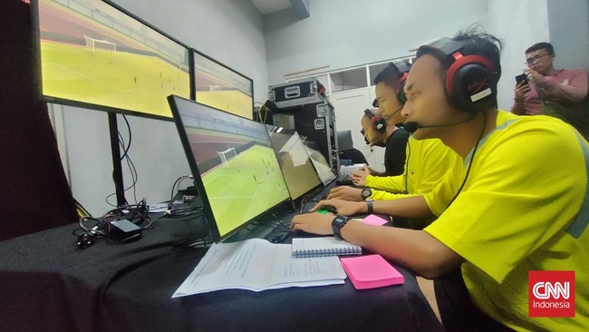 Fase uji coba penggunaan Video Assistant Referee (VAR) untuk Liga 1 2023/2024 telah rampung dilaksanakan pada Senin (25/3) malam.