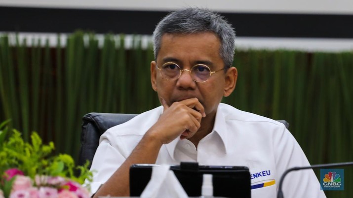 Wakil Menteri Keuangan, Suahasil Nazara saat konferensi pers APBN KiTa di kantor Kementerian Keuangan, Jakarta, Senin (25/3/2022). (CNBC Indonesia/Faisal Rahman)