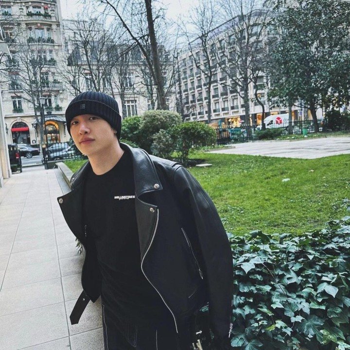 <p>Terakhir yakni Christopher Bang alias Bang Chan. Pria yang mengisi posisi sebagai rapper, penyanyi, penulis lagu, dan produser rekaman asal Australia dalam grup Stray Kids ini lahir pada 3 Oktober 1997. (Foto: Instagram @gnabnahc)</p>