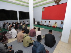 Kali Pertama, Bupati Kebumen Sahur Bersama Warga di Desa Terpencil