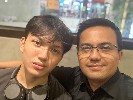 7 Potret Putra Sulung Sahrul Gunawan, Disebut Mirip Sang Ayah & Gantengnya Mulai Curi Perhatian