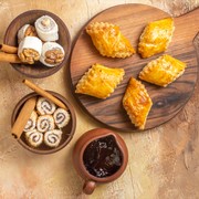 Nggak Cuma di Indonesia, Ternyata 5 Negara Ini Punya Kue Khas Lebaran Juga Lho!