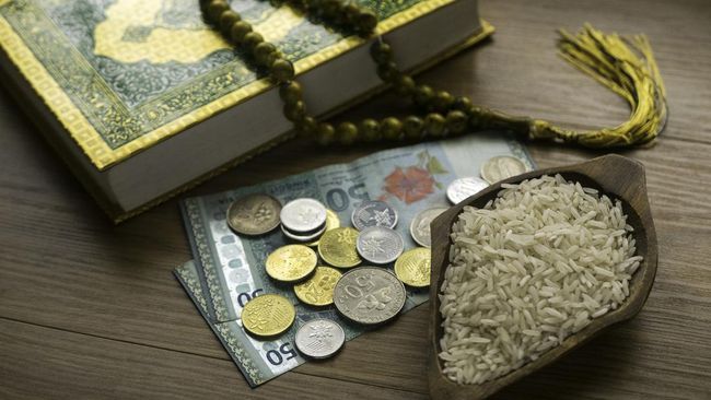 Zakat fitrah adalah kewajiban tiap muslim yang mampu menjelang Lebaran. Berikut contoh surat edaran zakat fitrah di masjid untuk warga.
