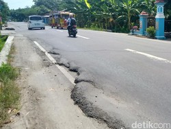 Awas! Jalur Alternatif Mudik Klaten Arah Sukoharjo-Wonogiri Aspalnya Mletre