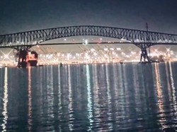 Video Detik-detik Jembatan di Baltimore AS Ambruk Ditabrak Kapal Kargo