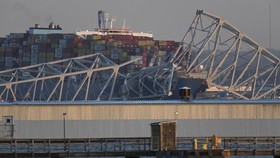 Kenapa Kapal Kargo Singapura Tabrak Jembatan Baltimore?