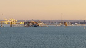 Jembatan Baltimore Ambruk Ditabrak Kapal Singapura, Pelabuhan Lumpuh