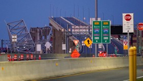 Jembatan Baltimore AS Runtuh, 20 Korban Diduga Tenggelam ke Sungai