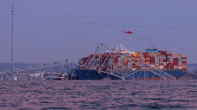 Kapal penabrak jembatan di Baltimore diperkirakan sulit diminta ganti rugi imbas UU di AS terkait navigasi dan pelayaran di perairan terbuka. 