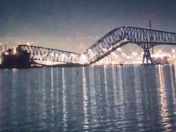 Jembatan 3 Km di Baltimore Langsung Runtuh Dihantam Kapal Kargo