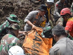 Kapolres-Dandim Cimahi Pimpin Evakuasi 3 Korban Longsor di Cipongkor