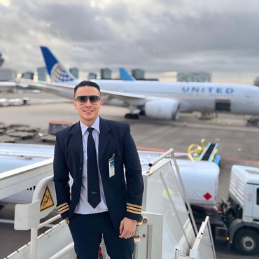 Kini Urus 2 Anak Sendirian, Segini Gaji Anggi Pratama Suami Stevie Agnecya Jadi Pilot