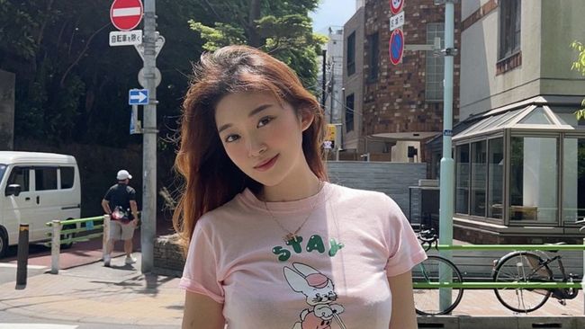 Livy Renata merespons kritikan netizen soal aksi galang dana yang ia lakukan di salah satu platform daring untuk membelikan ibunya sebuah mobil.