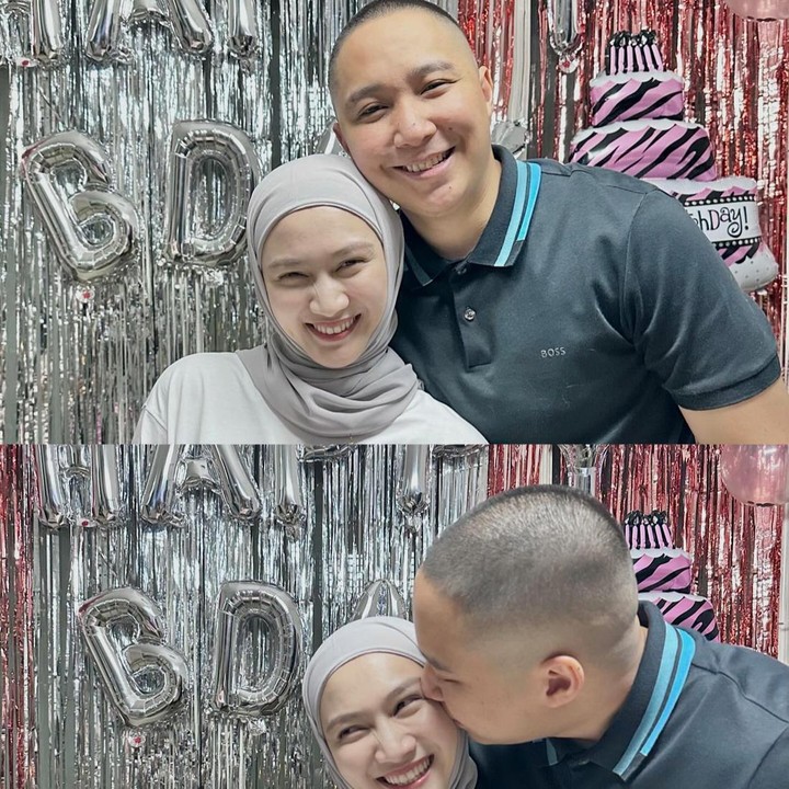 <p>Melalui kolom <em>caption,</em> perempuan dengan nama lengkap Melody Nurramdhani Laksani mengucapkan rasa syukur. "<em>Alhamdulillah</em> 23," tutur eks JKT48 tersebut dengan angka yang dibalik, dikutip dari akun @melodylaksani92. (Foto: Instagram @melodylaksani92)<br /><br /><br /></p>