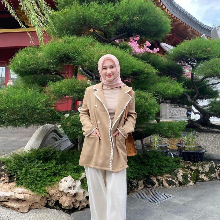 <p>Melody Laksani baru saja genap berusia 32 tahun, Bunda. Perempuan kelahiran Bandung, 24 Maret 1992 ini merayakan momen pertambahan usia tersebut dengan sederhana. (Foto: Instagram @melodylaksani92)<br /><br /><br /></p>